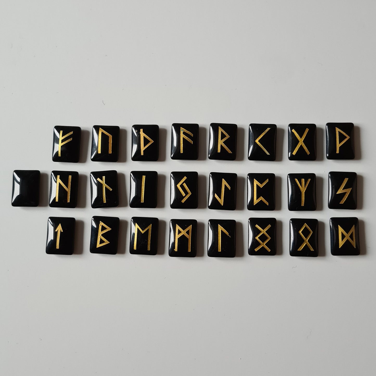 Rune Set – Elder Futhark – Carnelian