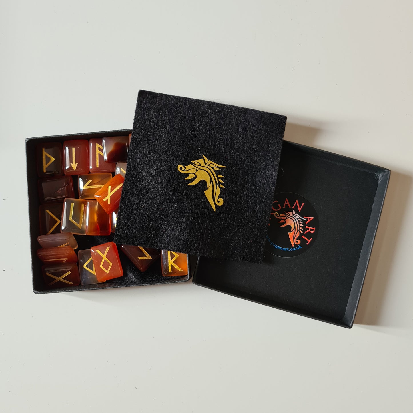 Rune Set – Elder Futhark – Carnelian